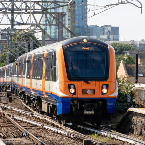 Sunday Afternoon Trains at Bethnal Green
